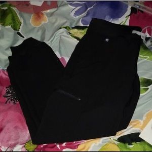 NWT Black Zamora Joggers Figs petite XS